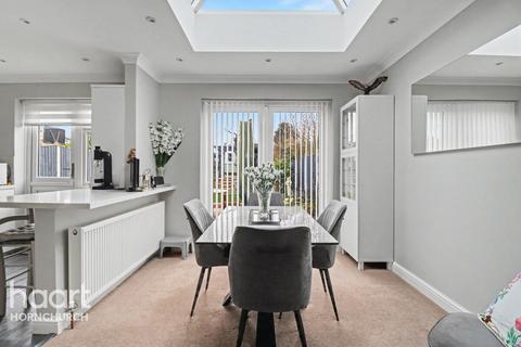 3 bedroom semi-detached house for sale, Albany Road, Hornchurch