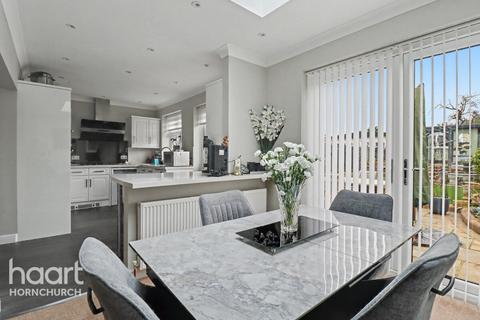3 bedroom semi-detached house for sale, Albany Road, Hornchurch