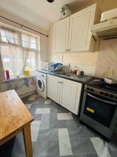 Studio to rent, Drew Gardens, Greenford, UB6 7QG