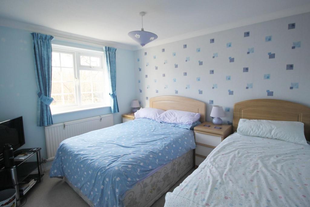 Bed 3.JPG