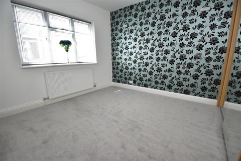 undefined, Queen Elizabeth Chase, Rochford