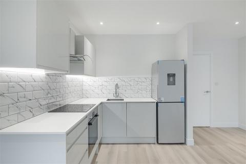 1 bedroom flat to rent, Streamside House, Uxbridge