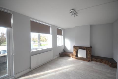 3 bedroom flat to rent, Ilford, IG5