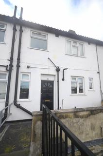 3 bedroom flat to rent, Ilford, IG5