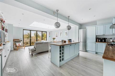 5 bedroom semi-detached house for sale, Boston Gardens, Brentford