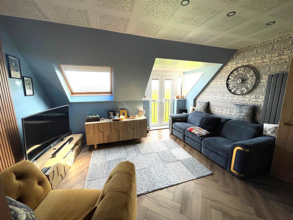 Lounge 2.jpg