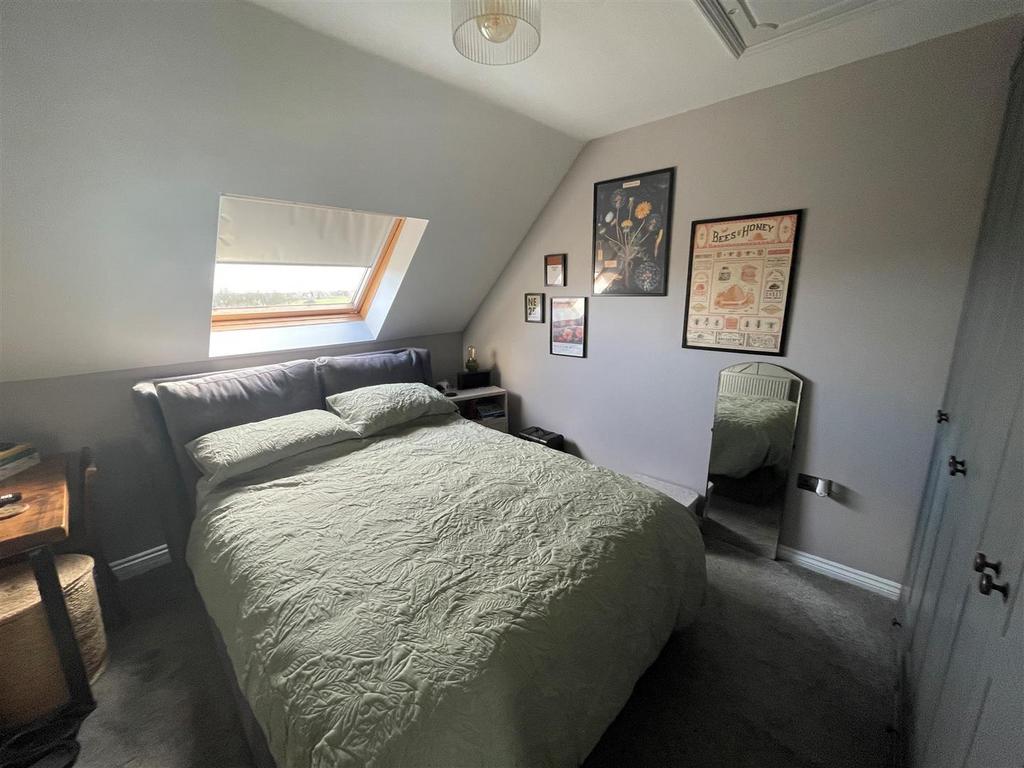 Bed 1.jpg
