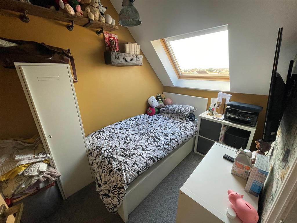 Bed 2.jpg