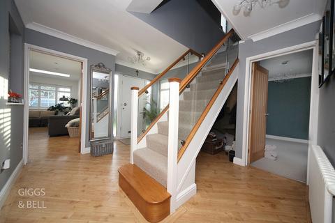 4 bedroom detached house for sale, Luton, Bedfordshire, LU2