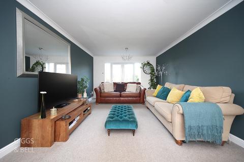 4 bedroom detached house for sale, Luton, Bedfordshire, LU2