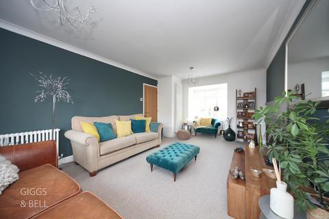 4 bedroom detached house for sale, Luton, Bedfordshire, LU2