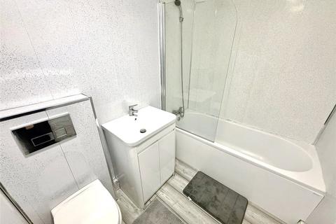 1 bedroom flat to rent, Hartshill Road, ST4