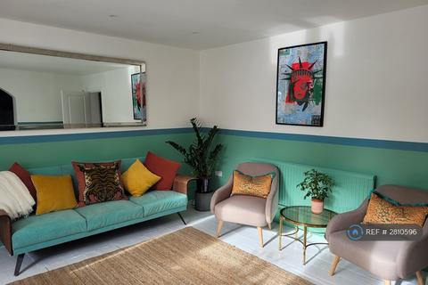 2 bedroom flat to rent, Dalby Road, Margate, CT9