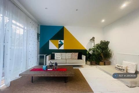 undefined, Dowletts Road, Chadwell Heath, RM8