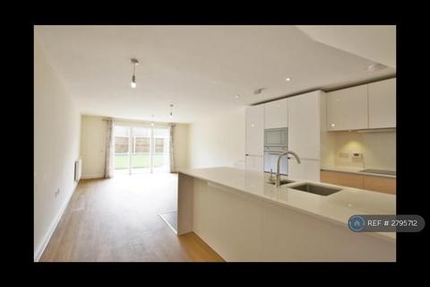 4 bedroom terraced house to rent, Harvest Road, Trumpington, Cambridge, CB2