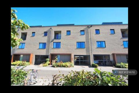 4 bedroom terraced house to rent, Harvest Road, Trumpington, Cambridge, CB2