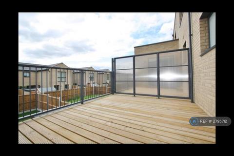 4 bedroom terraced house to rent, Harvest Road, Trumpington, Cambridge, CB2
