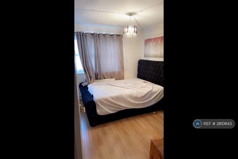 2 bedroom terraced house to rent, Schooner Close, Barking, IG11