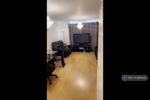 2 bedroom terraced house to rent, Schooner Close, Barking, IG11