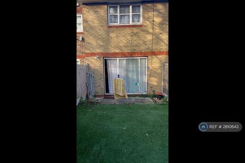 2 bedroom terraced house to rent, Schooner Close, Barking, IG11