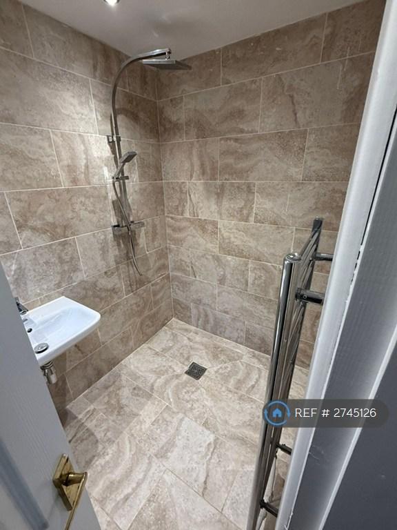 Large En-Suite