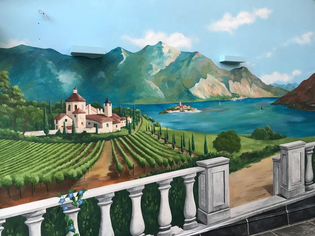 Mural 2.jpg
