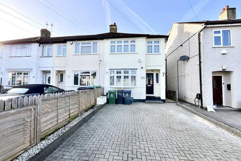 3 bedroom end of terrace house to rent, Roebuck Road, Chessington, Surrey. KT9 1JZ