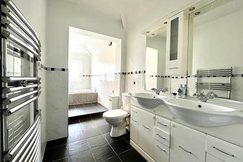 3 bedroom end of terrace house to rent, Roebuck Road, Chessington, Surrey. KT9 1JZ