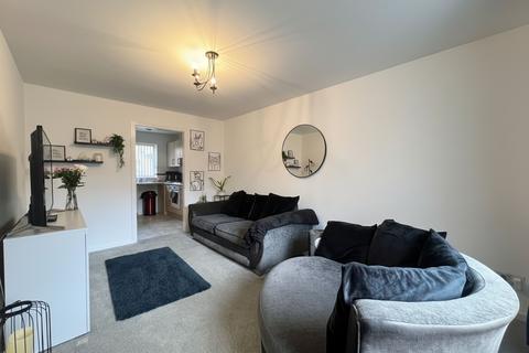 2 bedroom flat for sale, Hill Top Road, Moldgreen, HD5