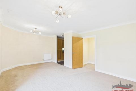 1 bedroom apartment for sale, Cottage Close, Harrow