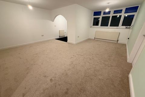 4 bedroom bungalow to rent, Alpine Drive, Cannock, WS12