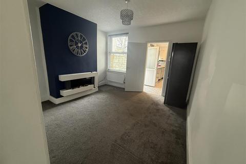 3 bedroom terraced house to rent, Vernon Road, Kirkby-In-Ashfield