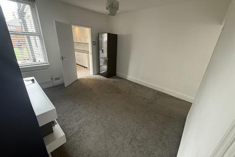 3 bedroom terraced house to rent, Vernon Road, Kirkby-In-Ashfield