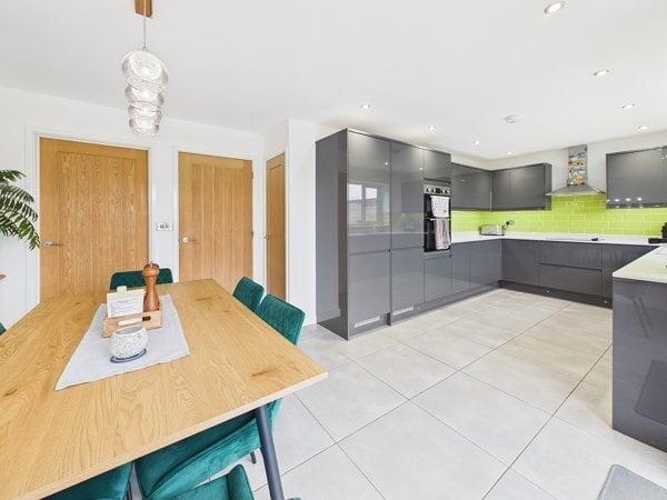 Open plan kitchen/diner