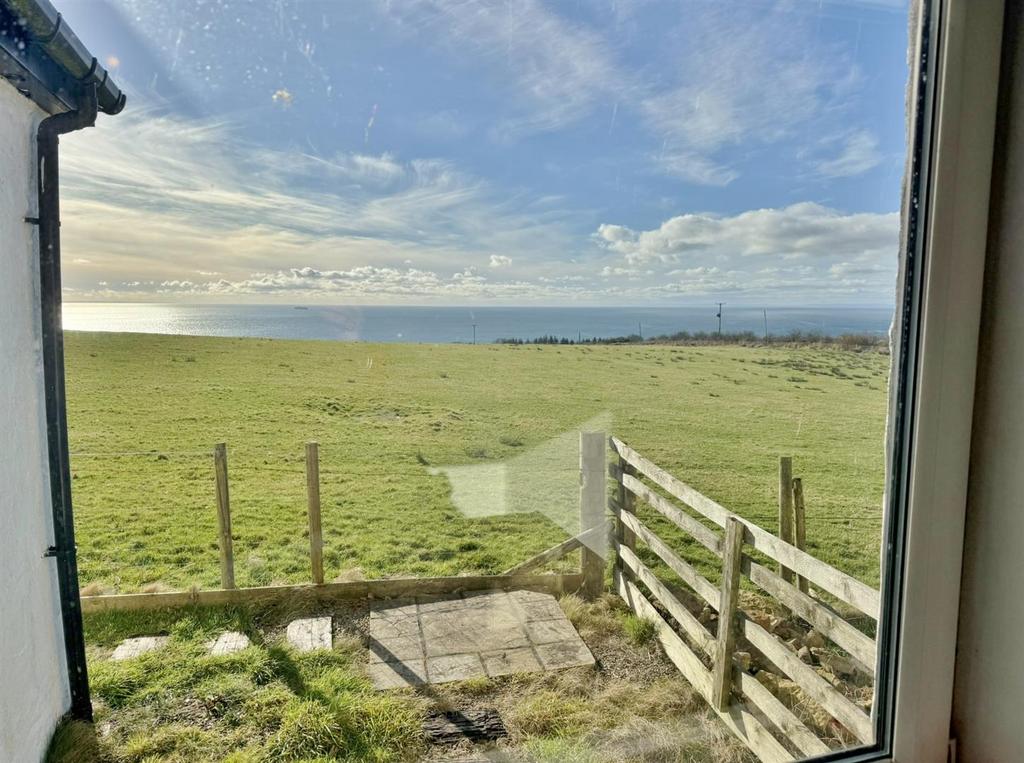 Snug view taking in the Southerly sea views