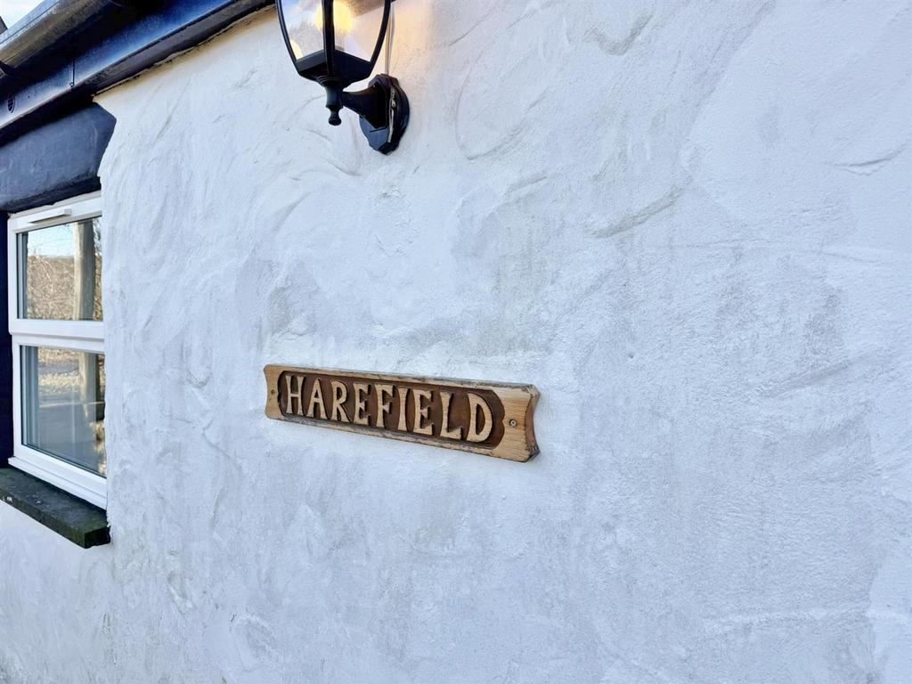 Sign, Harefield Shannochie