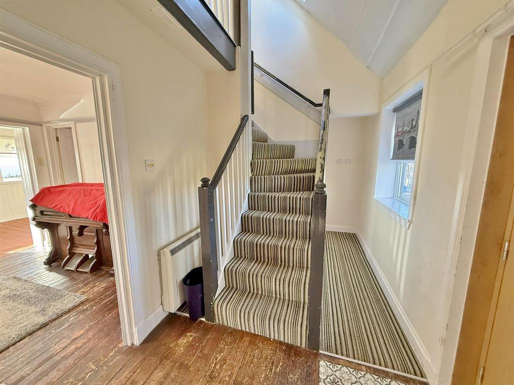 Entrance hallway, Harefield Shannochie