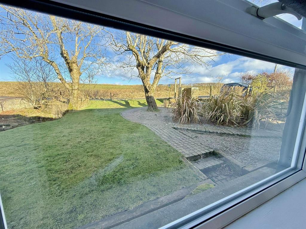 Hallway view over the gardes at Harefield, Shannoc