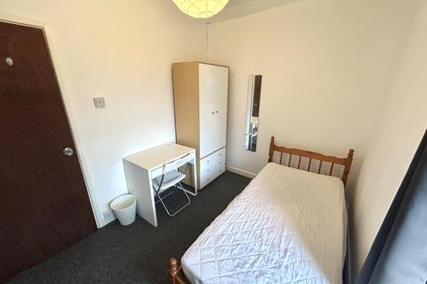 1 bedroom house to rent, Queen Street, Pontypridd CF37