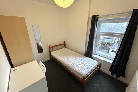 1 bedroom house to rent, Queen Street, Pontypridd CF37