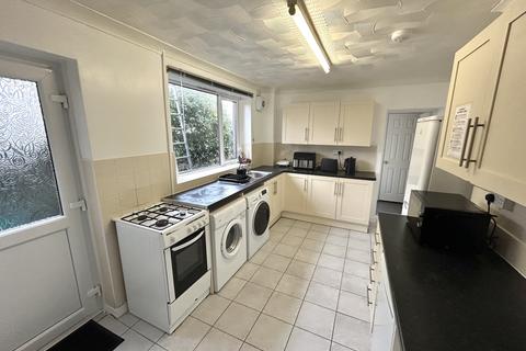 1 bedroom house to rent, Queen Street, Pontypridd CF37