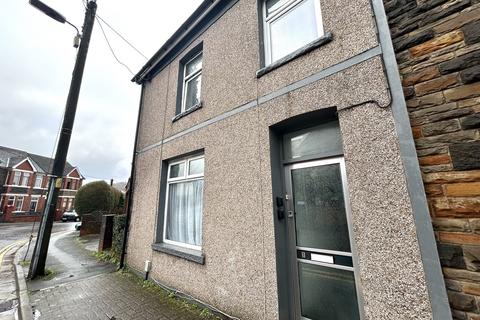 1 bedroom house to rent, Queen Street, Pontypridd CF37