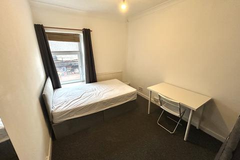 1 bedroom house to rent, Queen Street, Pontypridd CF37