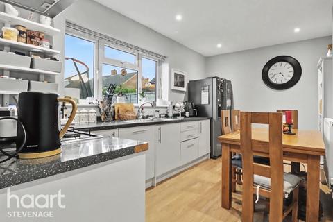 3 bedroom semi-detached house for sale, Eastern Way, Letchworth Garden City