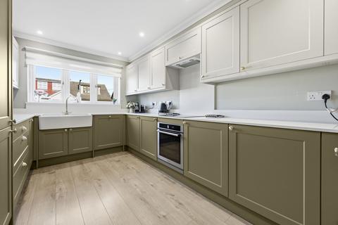 4 bedroom semi-detached house for sale, First Avenue, Billericay, CM12
