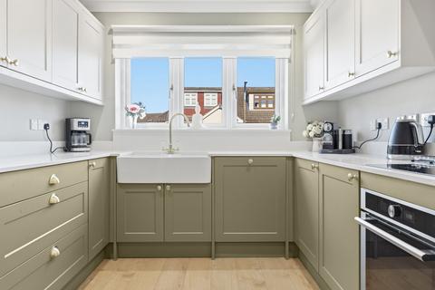 4 bedroom semi-detached house for sale, First Avenue, Billericay, CM12