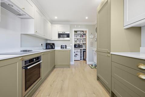 4 bedroom semi-detached house for sale, First Avenue, Billericay, CM12