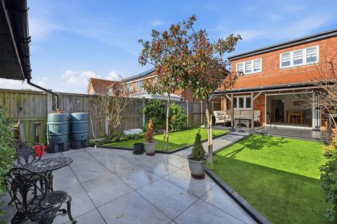 4 bedroom semi-detached house for sale, First Avenue, Billericay, CM12