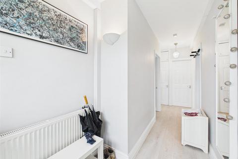 undefined, Waddington Avenue, Coulsdon CR5