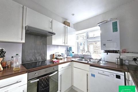 3 bedroom flat to rent, East End Road, East Finchley